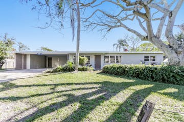 6405 5th St E Bradenton, FL 34203